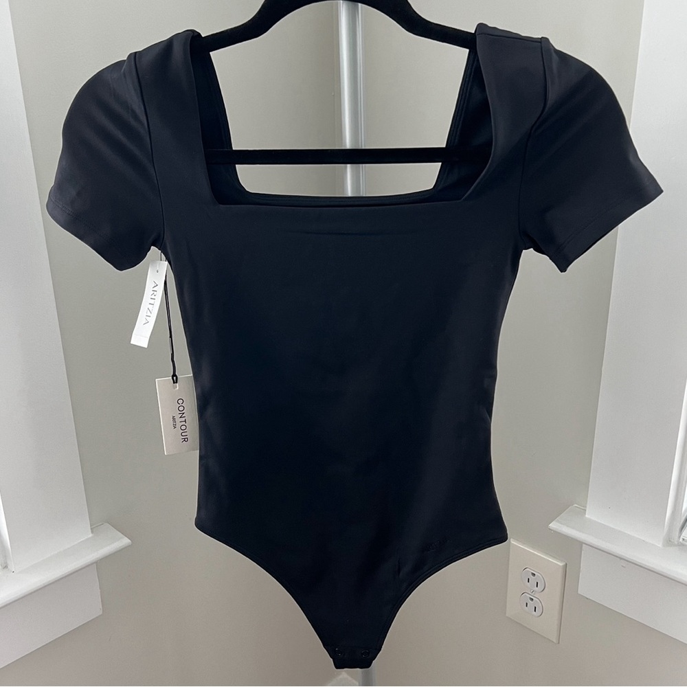 NWT XS Black Aritzia Contour Squareneck Shortsleeve Bodysuit